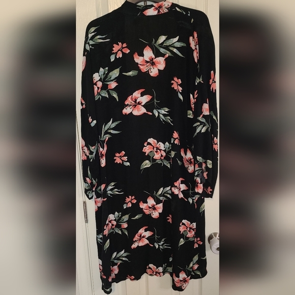 Mimi Chica Cardigan Open Front Top with Oversized Sleeves and Floral Print - Picture 4 of 4